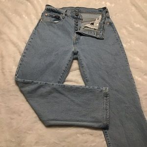 Levi’s 501 Button-Fly Jeans. Size 29 Lightwash